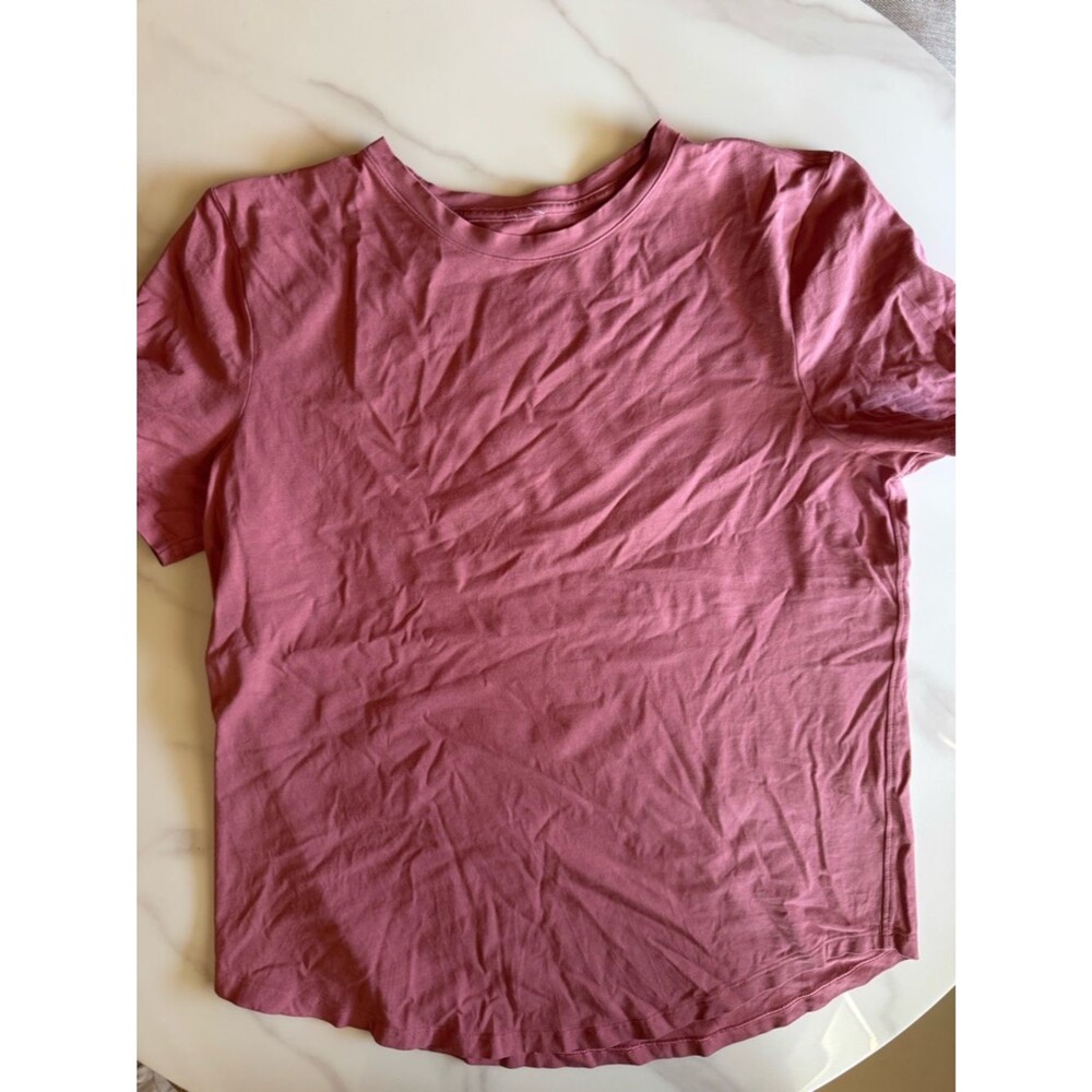 Lululemon Short Sleeve Tee Size 8 Relaxed Fit Athleisure Top